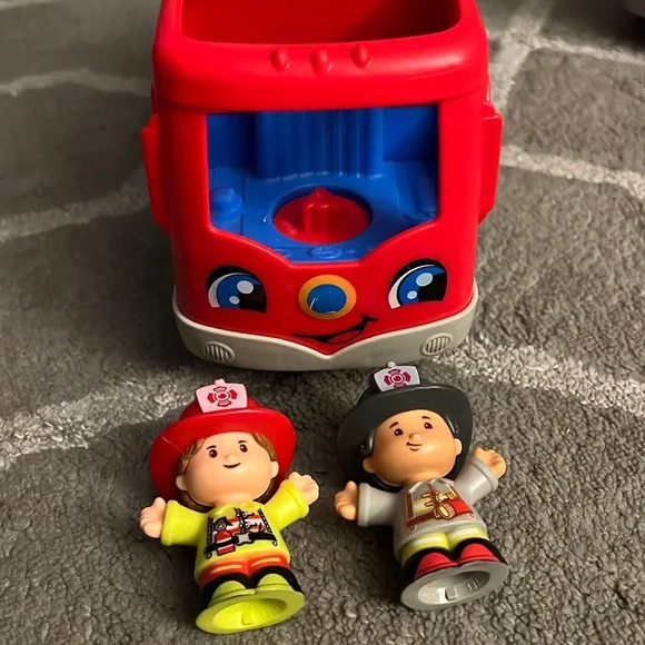 Fisher Price Little People School Bus and Firetruck with 6 figures - Picture 5 of 12